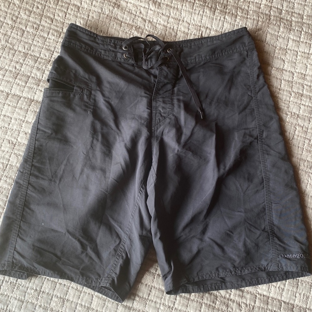Patagonia Wave Farer board shorts 20” length 28” waist